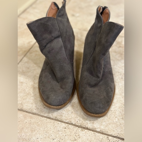 Qupid Gray Wedge bootie size 8.5 - Picture 5 of 7